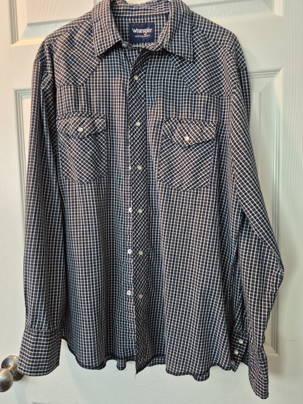 Wrangler Men's Blue and White Check Button-Up Western Shirt